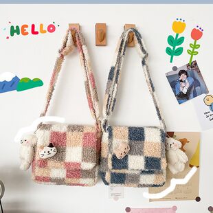 Demi-season fashionable shoulder bag