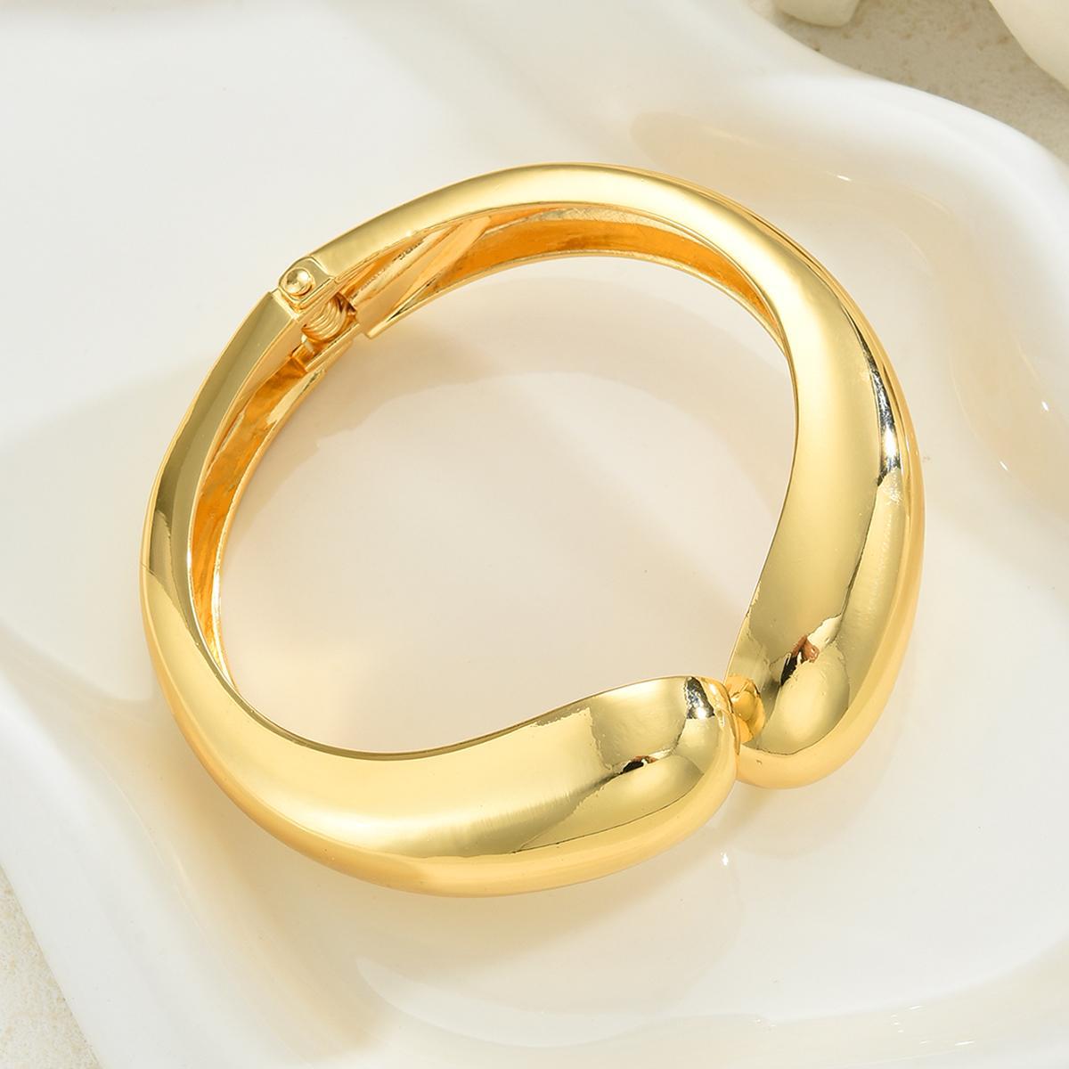 Transfronterizos Europa y América viento metálico geometría lisa cruzada retro brazalete de lujo ligero nicho pulsera sofisticada de alta calidad