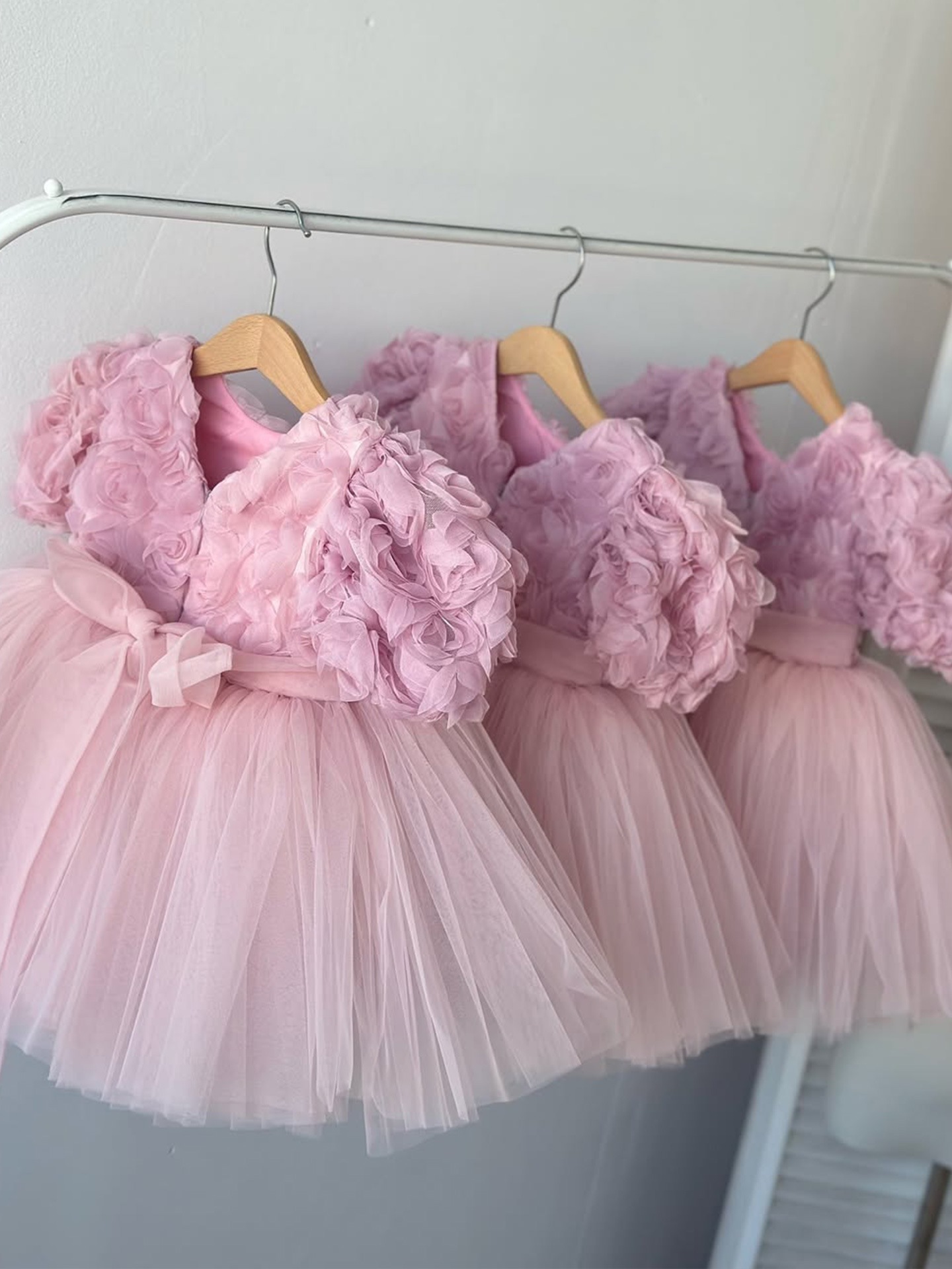 Robe de princesse pour fille, idéale pour un spectacle de piano ou comme demoiselle d'honneur à un mariage. Nouveau style. Costume de scène pour enfant. 【Prévente | Expédié sous 15 jours】_voghion.com