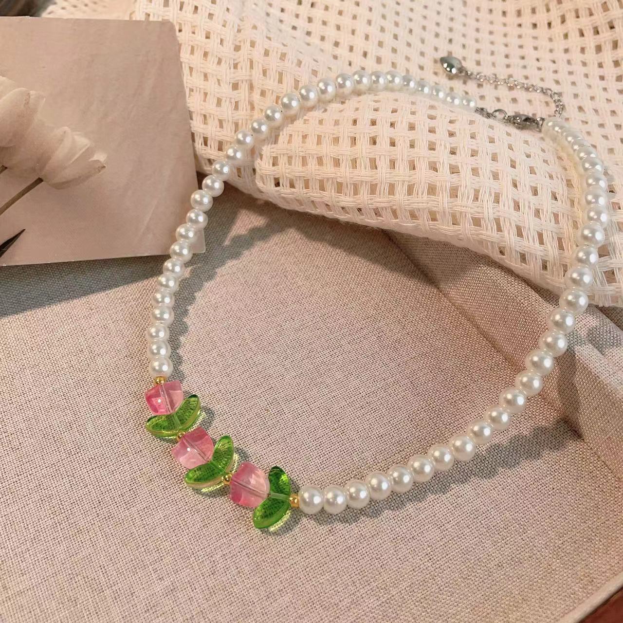 Collana con perle e tulipano chic per donna stile francese_voghion.com