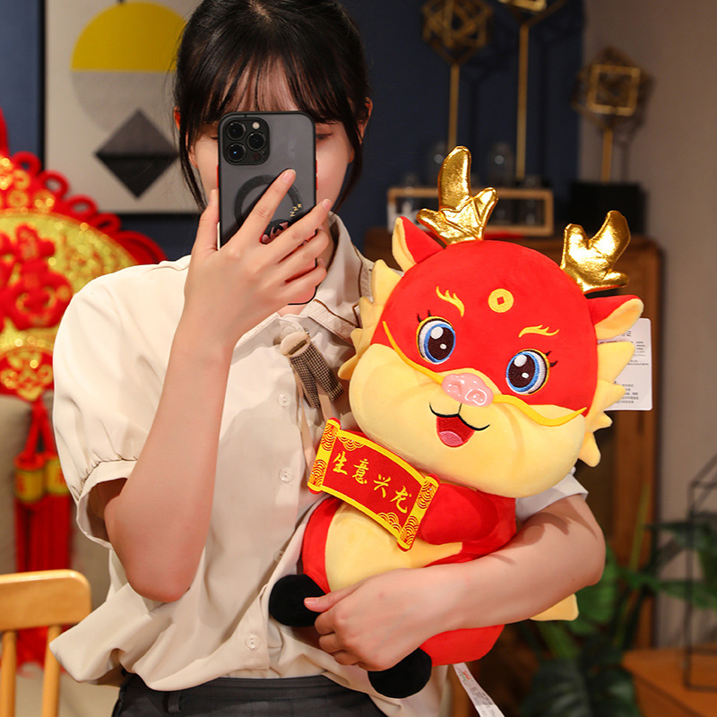 Negocios Xinglong muñeca 2024 dragón año mascota peluche juguete Zodiaco dragón año muñeca empresa Puerta Abierta regalo