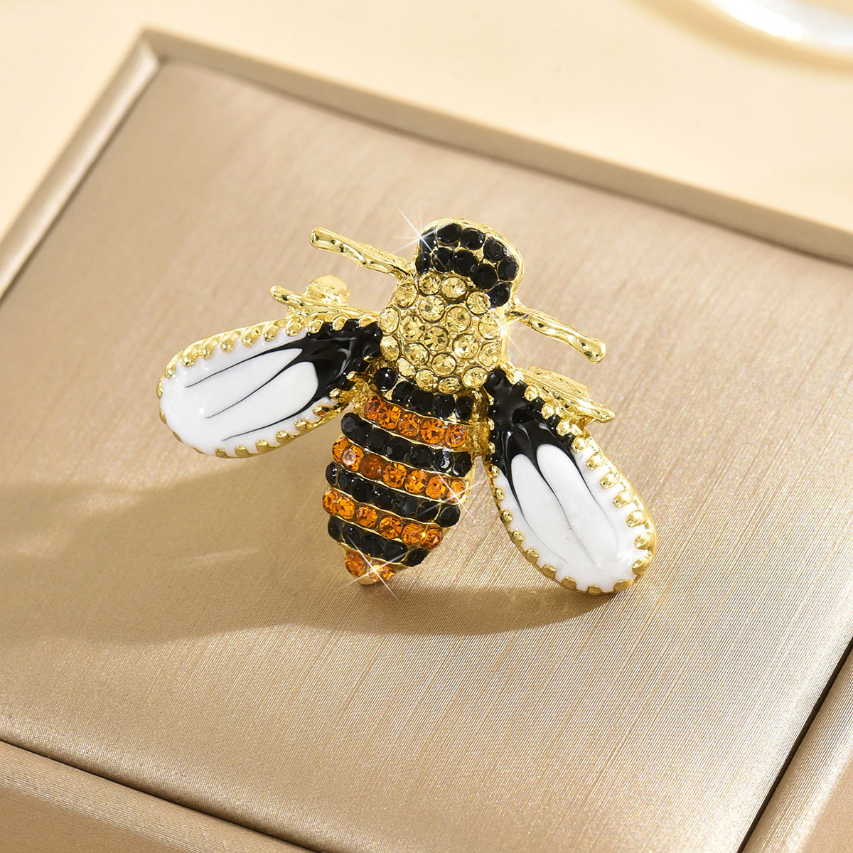 Cross-border nuevo esmalte simple diamante miel broche nicho femenino de alta sensación pin diy insectos accesorios de traje