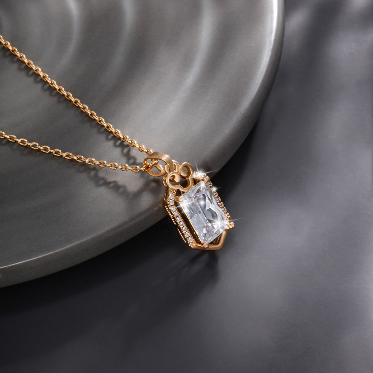 Xuing joyería europea y americana Internet celebridad aleación joyería micro incrustaciones de circón cuadrado geométrico colgante de lujo de alta calidad colgante