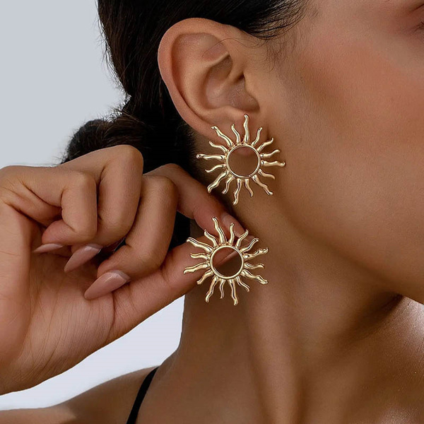 design retro fashionable earrings solar-powered