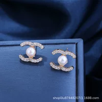 Серьги с натуральным пресноводным жемчугом Маленький ароматный стиль Изысканный циркон, инкрустированный S925 Серебряная булавка Интернет-знаменитости Живые женские серьги Серьги