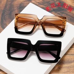 新型高齢者ファッション大枠老花サングラスファッションシンプルフレーム老眼鏡男性女性2色モデル