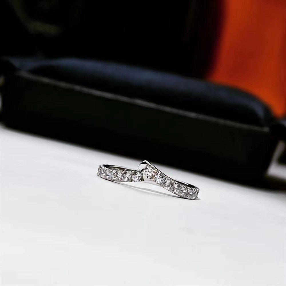Asymmetric V-shaped row Diamond stacked ring fashionable simple silver-plated micro diamond-embedded diamond wedding proposal engagement diamond ring