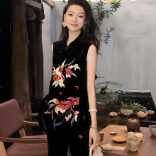 2025新款女装新中式国风斜襟锦鲤定位刺绣醋酸锻中长款上衣绝美