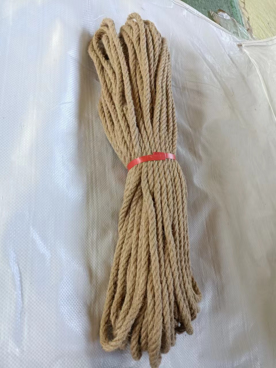 Cuerdas de yute gruesas al por mayor cuerdas de escalada para gatos decorativas trenzadas de escalada de jardinería cuerdas de lino finas atadas de material natural