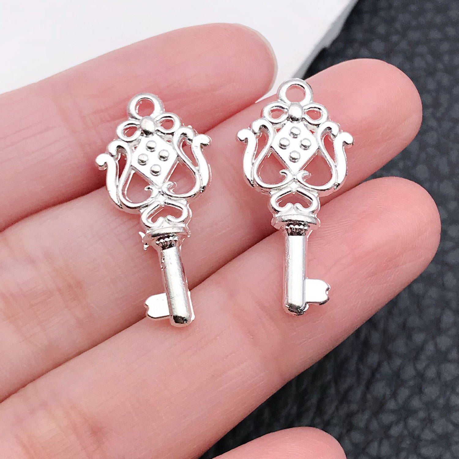 20966-X-亮银锌合金钥匙12x25-1.1g