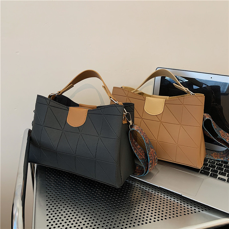 Bolso de mujer de estilo extranjero, bolso de mano de alto nivel, 2024 nuevo tipo de bolso de hombro pu, bolso de moda coreana, bolso de cinturón ancho, bolso de mano