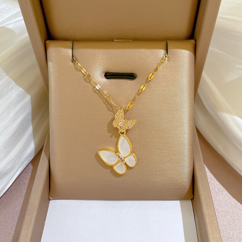 Mode Schmetterling Titan Stahl Kupfer Inlay Künstlicher Diamant Halskette Mit Anhänger display picture 3