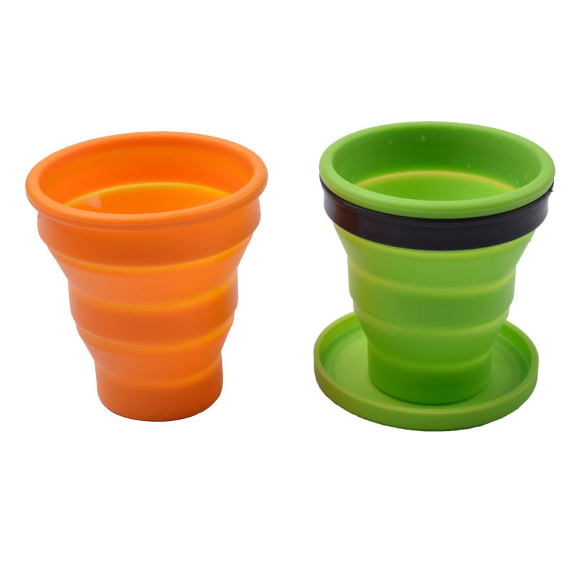 En stock de silicona plegable taza de agua portátil de viaje al aire libre taza de agua de silicona taza retráctil resistente a altas temperaturas