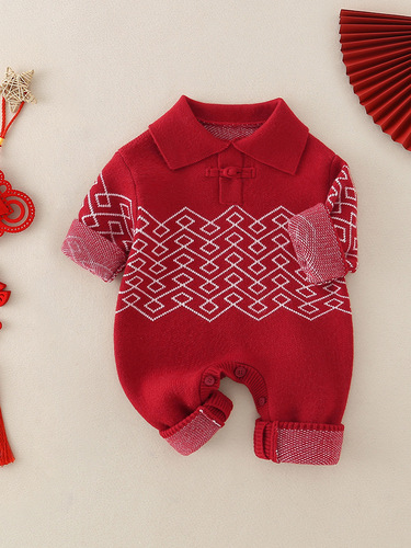 New Red Baby Worship Winter Outfit for Girls Aged 0-2, Festive and Thick Onesie