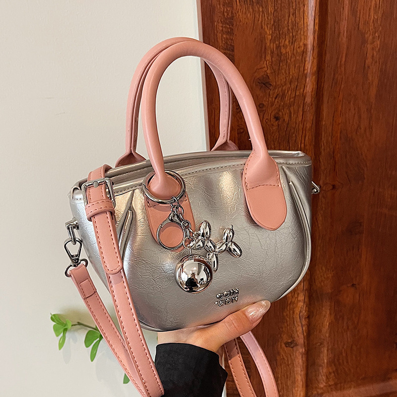 Alta sensación de contraste bolsos pequeños para mujeres 2024 nuevo verano popular bolsa de mensajero versátil Super Fire bolsa de cubo de mano