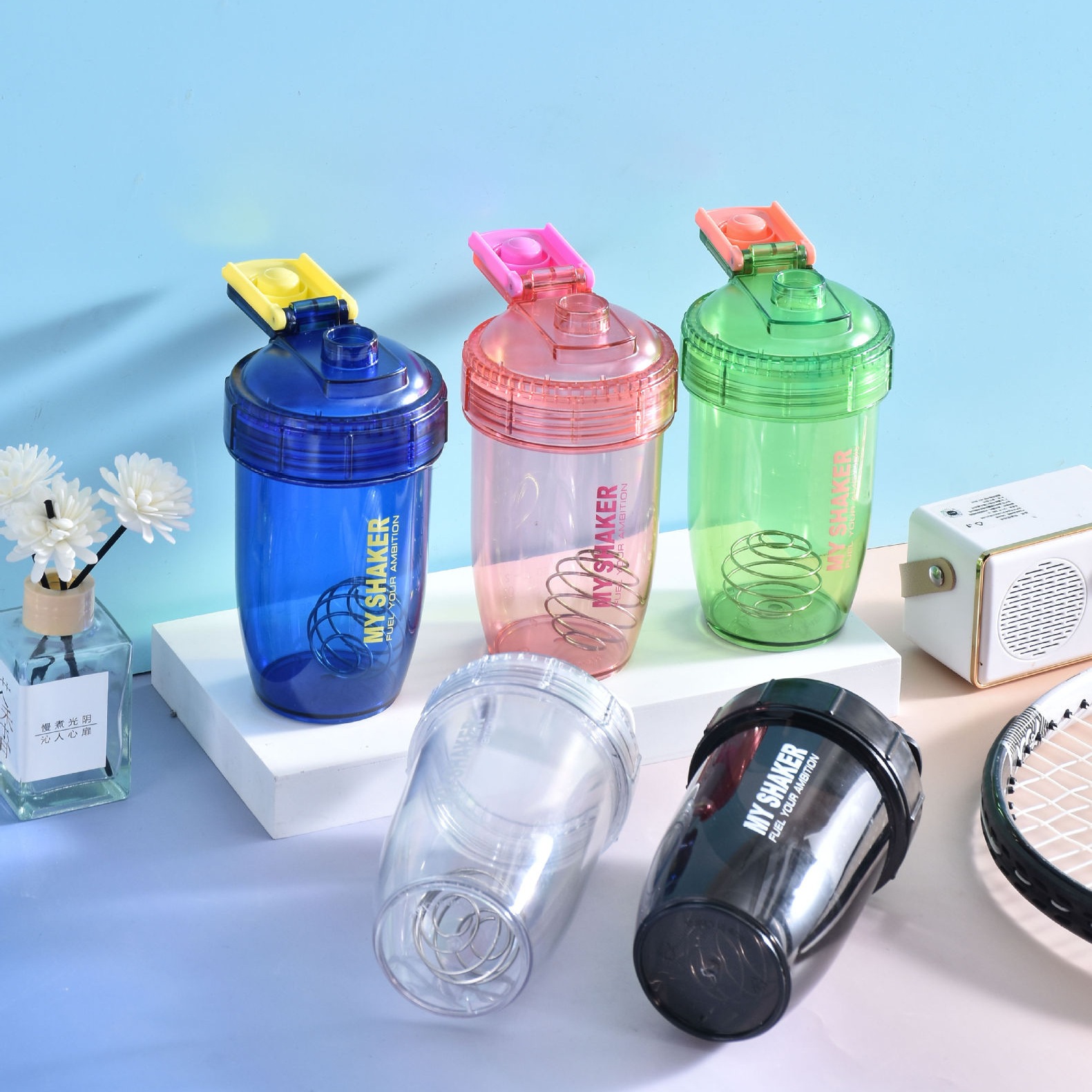 Taza de agua mezcladora de deportes de fitness Taza agitadora de polvo de proteína portátil sellada a prueba de fugas Botella de agua deportiva de gran capacidad de 500ml