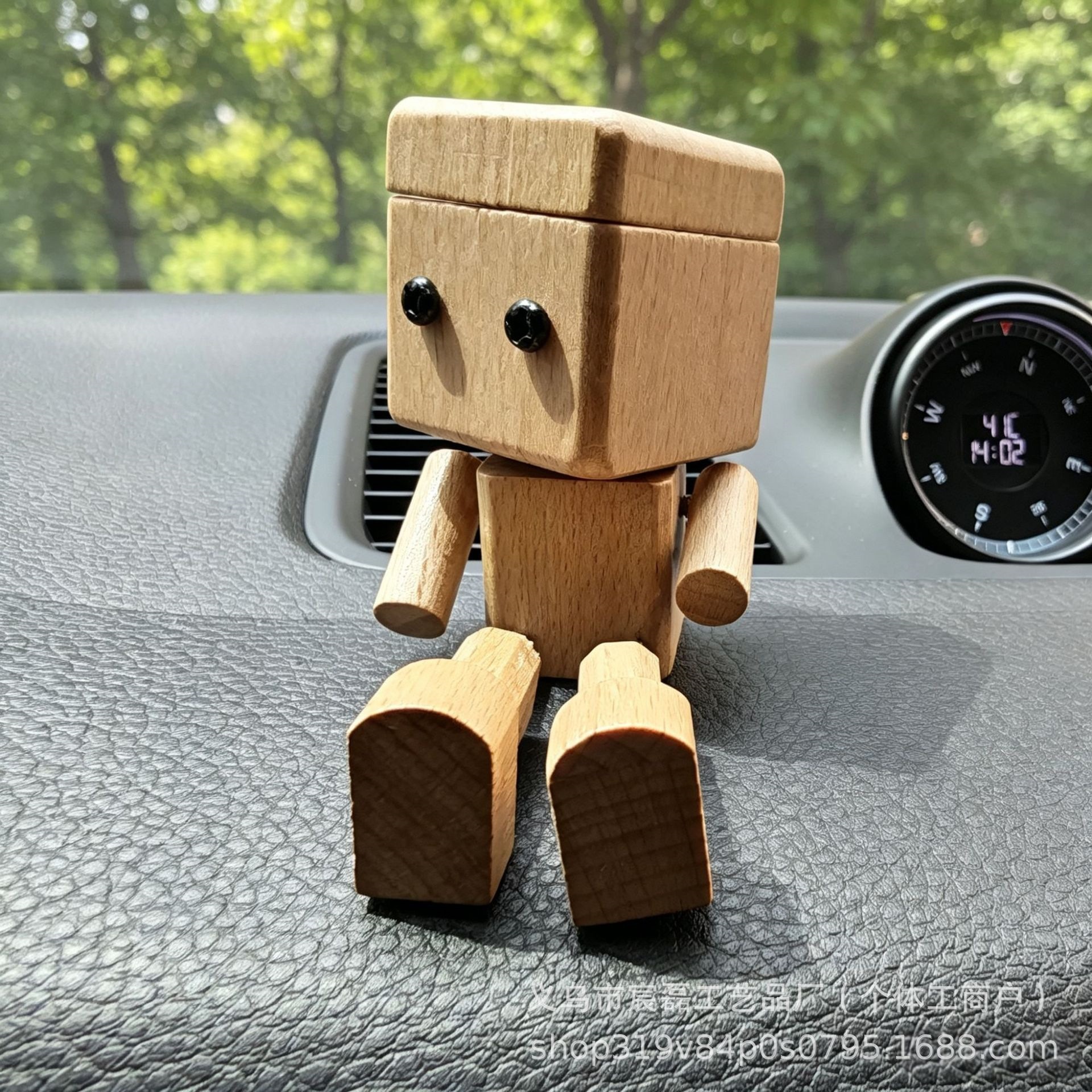 Creative wooden figurine car ornament, car robot healing ornament, cute aromatherapy stress-relief car ornament