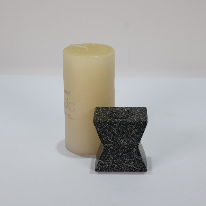 ����ֱ�������ҷ�����̨����װ��Ʒ��Ȼ��Բ��С����̨