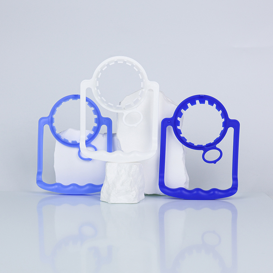 Fábrica de fuente al por mayor botella de agua potable desechable 55 calibre botella de bebidas PE mango mango de plástico