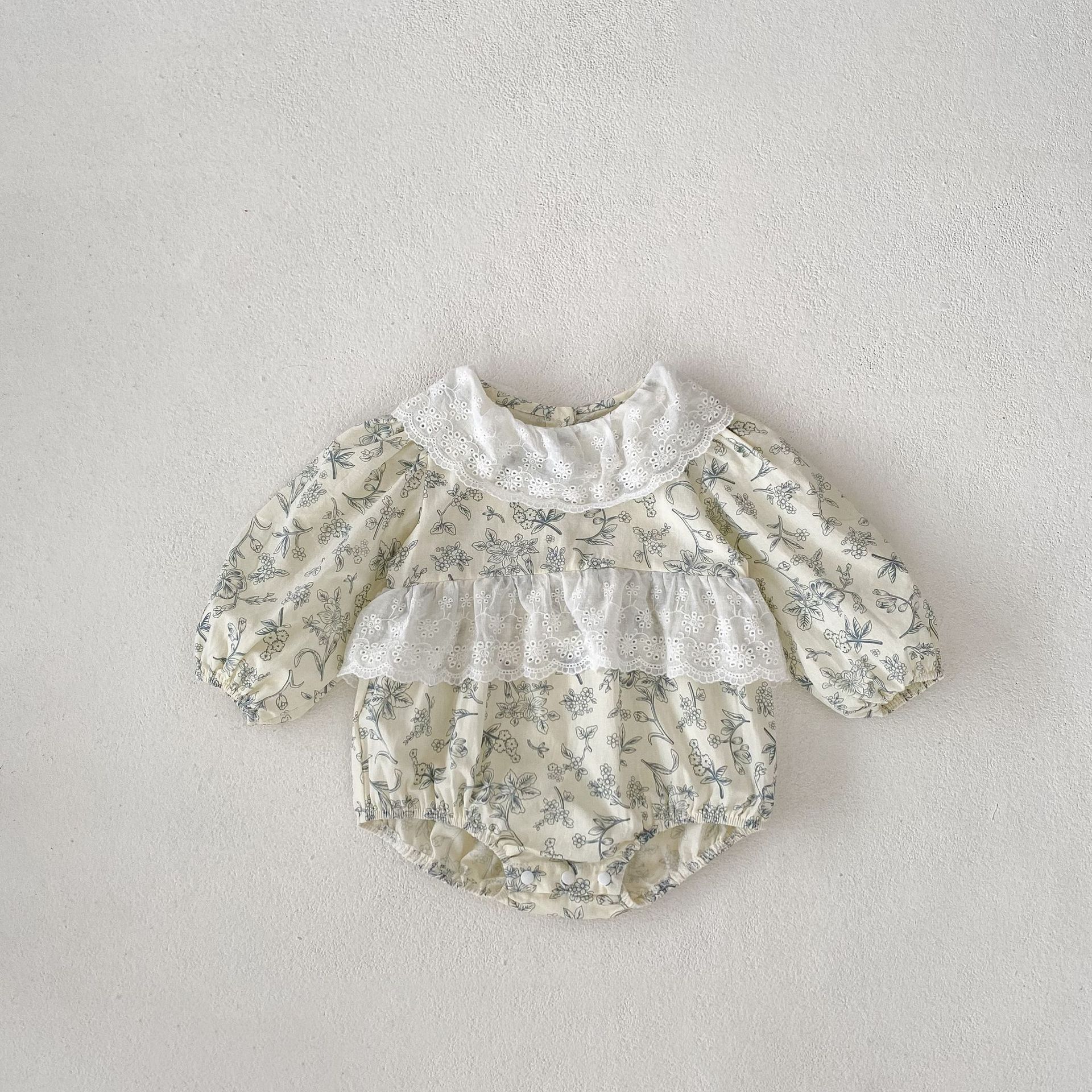 A-class cotton 2024 baby girl autumn 0-3 years old lace collar small fresh floral Ha Yi long sleeved bag fart clothes_voghion.com
