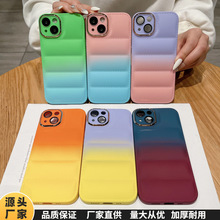 適用iPhone14PLUS漸變色羽絨服手機殼12帶鏡頭膜蘋果15金屬框軟殼