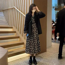 女式衬衫;连衣裙;休闲裤