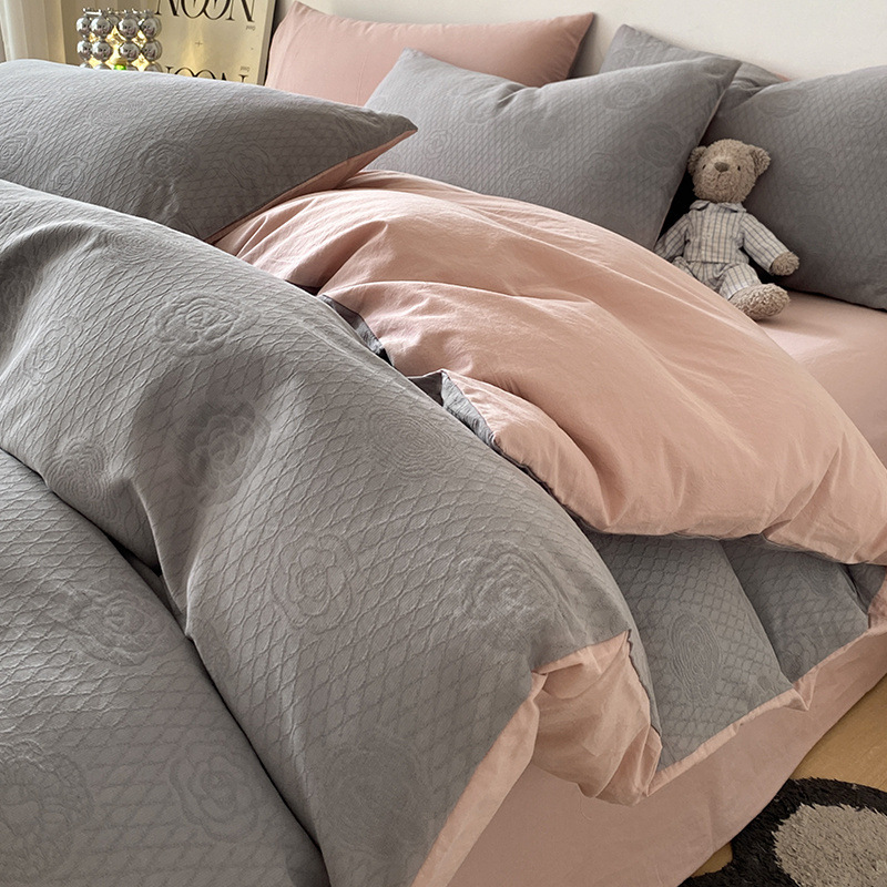 Cama de algodón Cat Man Juego de cuatro piezas de hilo de tres capas de algodón puro 2024 nuevo juego de ropa de cama de tres piezas de ropa de cama de edredón de alta calidad