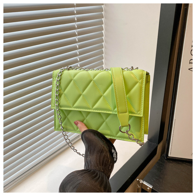 The 2024 autumn new French niche design chain small square bag, a fashionable macaron color single-shoulder crossbody bag undefined