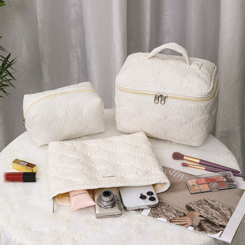 Shell Quilted Cosmetic Bag Large Capacity Advanced Sense Portable Travel Storage Bag Niche Cute Makeup Storage Bag