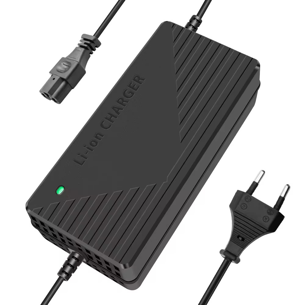 跨境专供48V60V72V锂电池充电器5A快充电摩三元磷酸铁锂宽电压