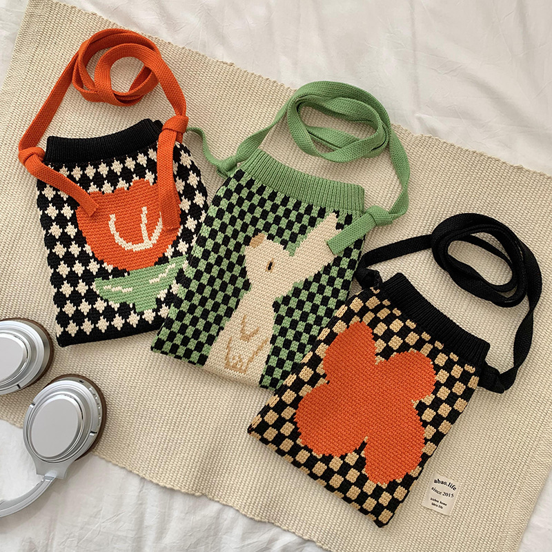 Bolso de hombro, bolso de mochila para mujeres versátil 2025 nuevo nicho de diseño lindo bolso de tejido de lana de dibujos animados bolso de teléfono celular