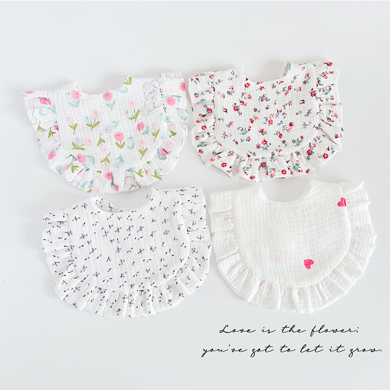 ins Korean version of the new U-shaped lace pleated gauze baby bib baby saliva towel breathable double-sided dual-use bib