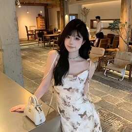 【内里+拉链】跨境年新款吊带连衣裙女收腰不规则蝴蝶印花鱼尾裙