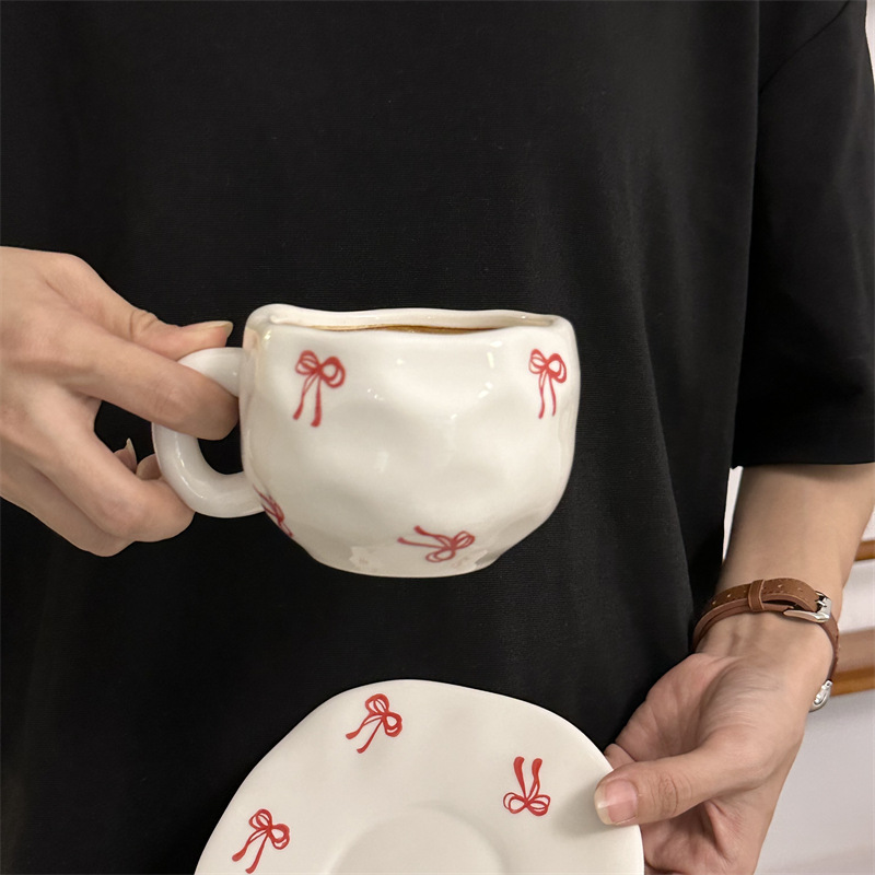 Tazas y platos de cerámica de flores retro de estilo coreano, tazas y platos de café irregular pellizcado a mano, tazas y platos de té de la tarde