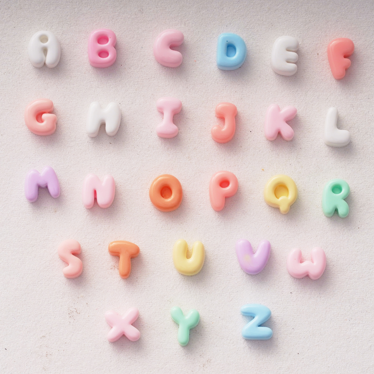 Color sólido letras ~ nueva historieta Linda crema pegamento teléfono Shell resina accesorios horquilla DIY joyería hecha a mano image 1