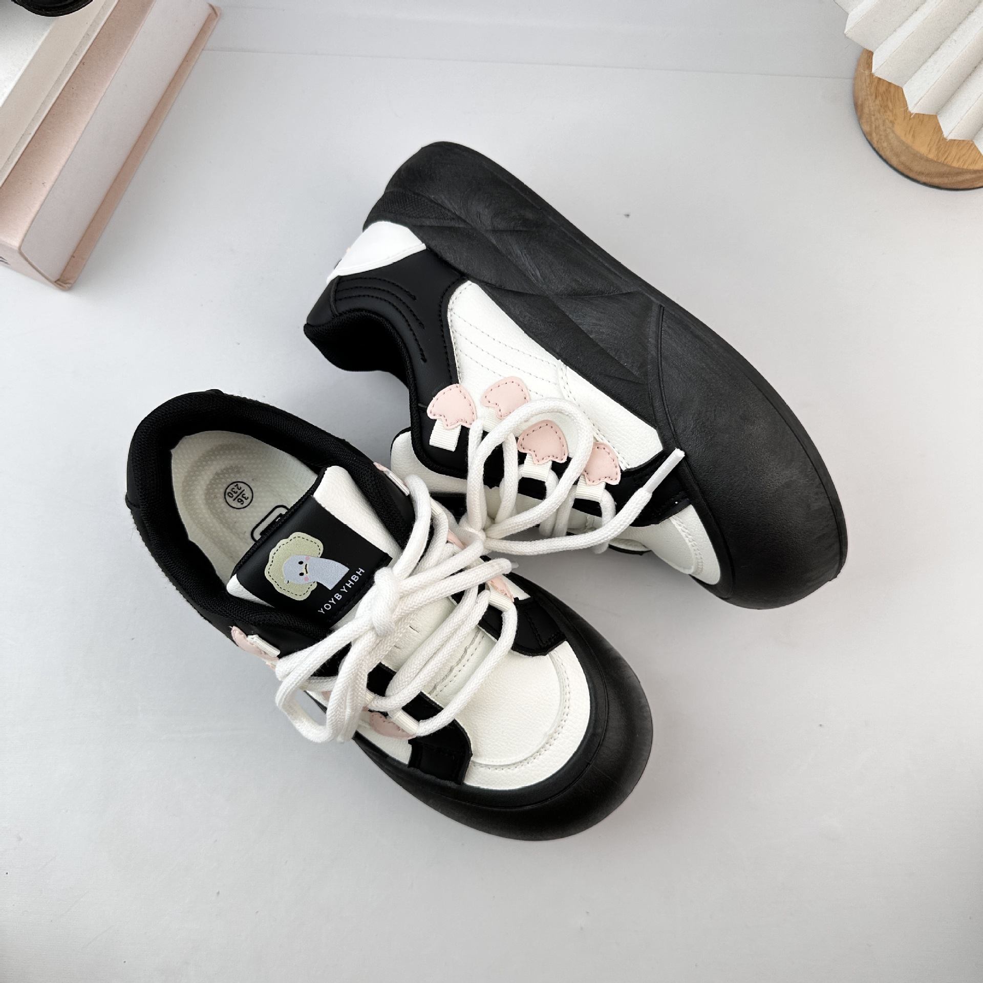 Yuanbo versátil zapatos de lona casuales de fondo grueso para mujeres 2025 nuevo primavera y otoño versátil zapatos de pan de nicho casuales