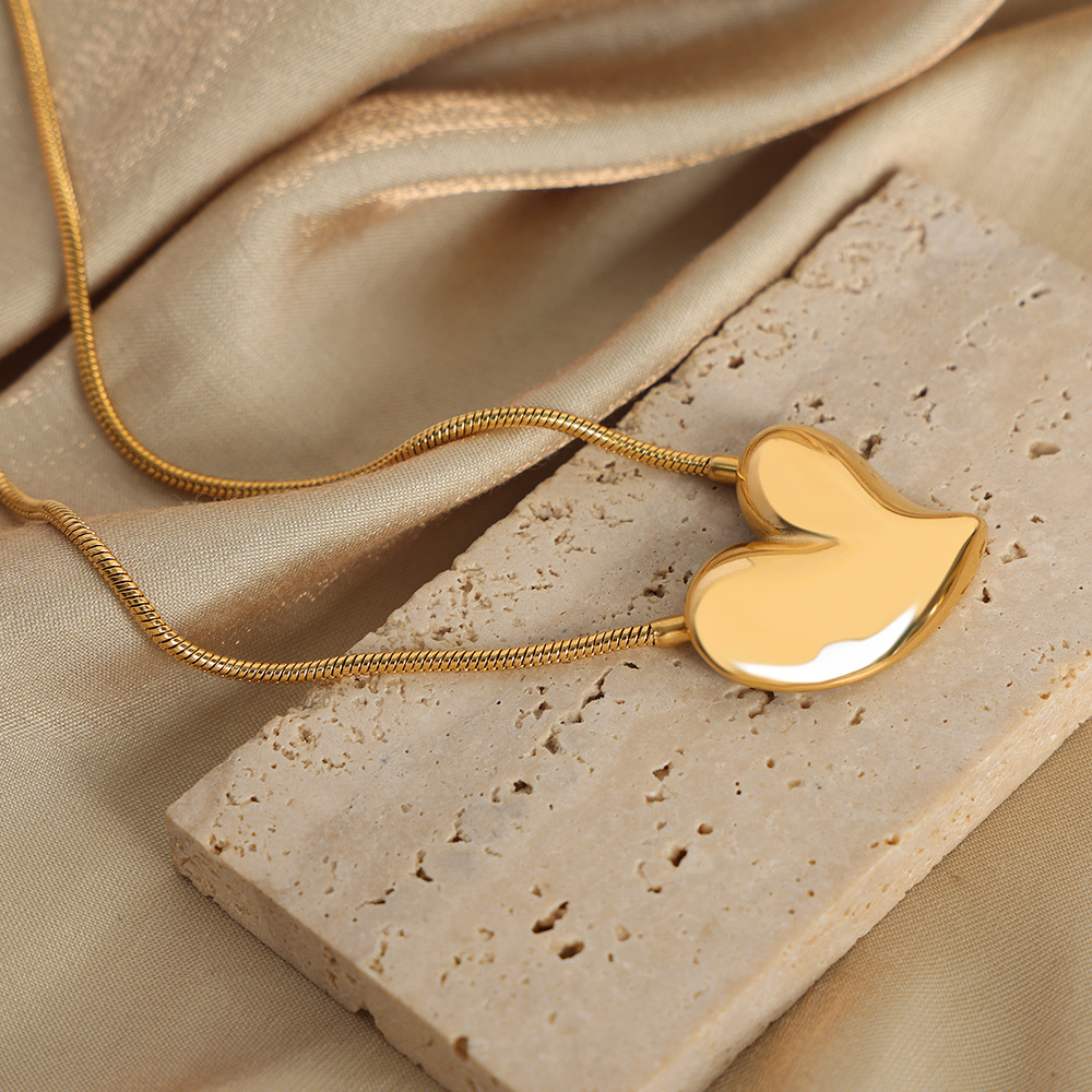 Estilo francés de acero dorado de color de dos colores de costura colgante de amor Cadena de hueso de serpiente de titanio traje de joyería de acero ins pendientes de estilo frío