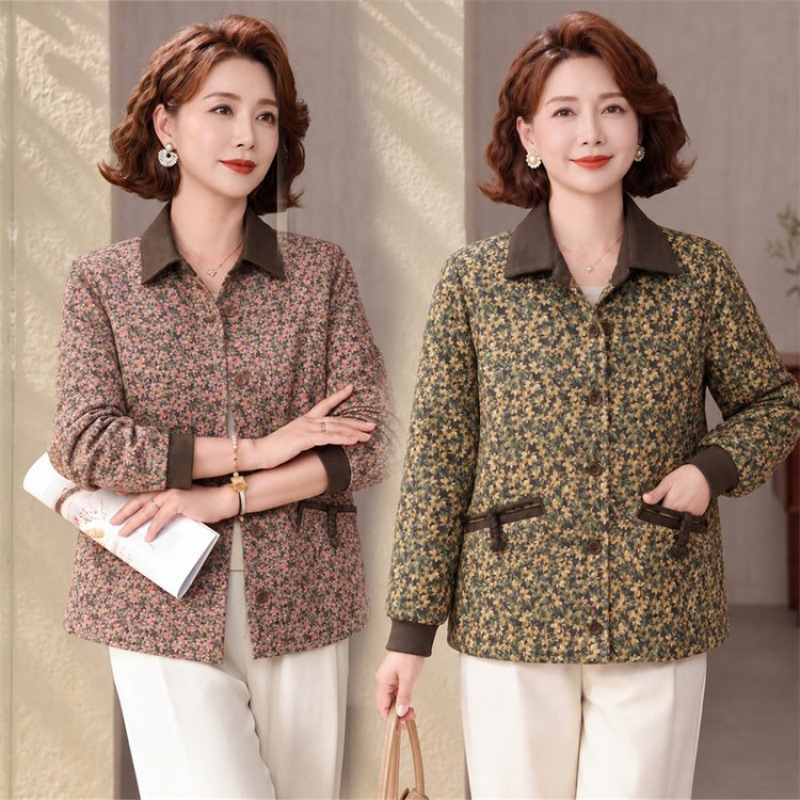 Spring new fashion casual short jacket, Korean style, with a turn-down collar, plaid patchwork women's jacket for middle-aged and elderly