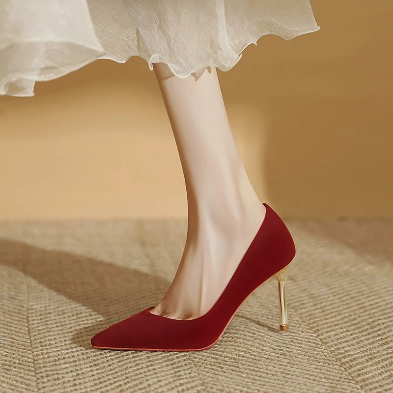 Красные свадебные туфли женщины 2023 новые не уставшие ноги высокого уровня чувство шоу He костюм обувь невесты китайский стиль замши на высоких каблуках брак