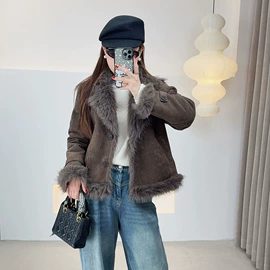 大码连衣裙;大码毛衣;大码牛仔裤