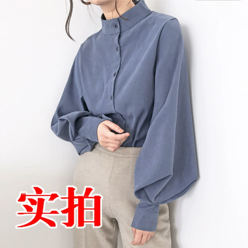 Настоящий снимок ранней весны 2019. Рубашка Лолита с воротником-стойкой, большими рукавами-фонариками и необразным дизайном. Рубашка чистого цвета с воротником-стойкой.