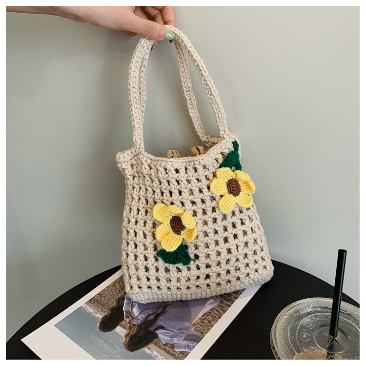 Women's Medium Straw Flower Streetwear Open Shoulder Bag display picture 14