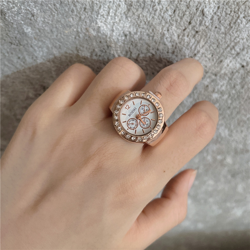 Three-eye champagne round watch