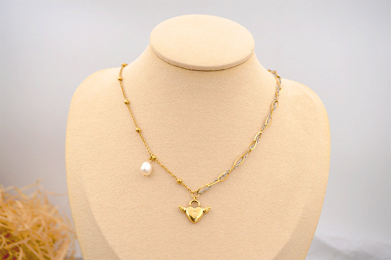 Retro Heart Shape Titanium Steel Pearl Plating Chain Pendant Necklace 1 Piece