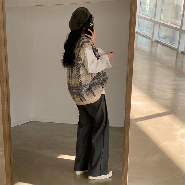 Retro knitted autumn demi-season vest
