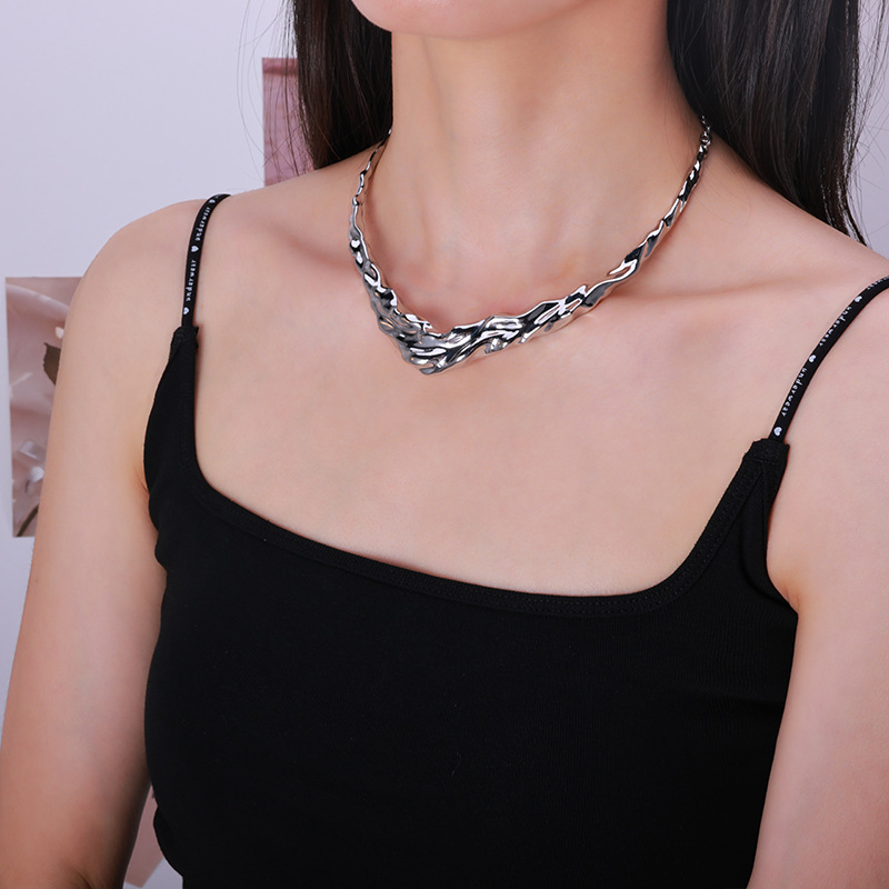 Collar para mujer diseño rama irregular cadena cubana metal_voghion.com