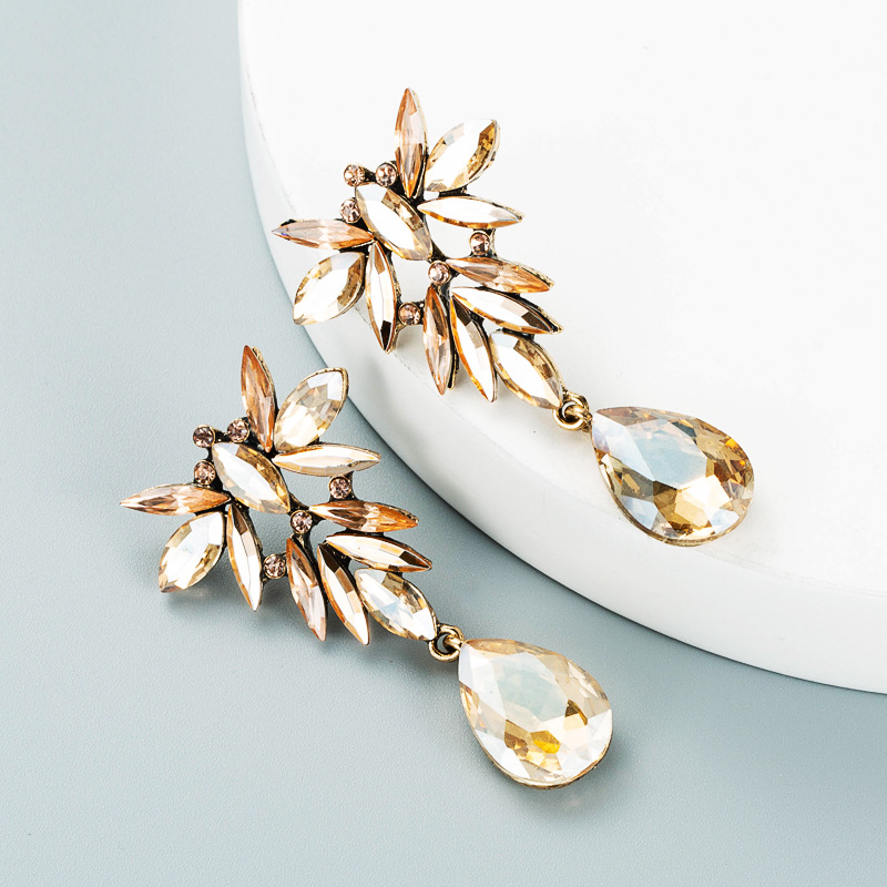 New Fashion Drop-shaped Pendant Alloy Diamond Earrings Wholesale Nihaojewelry display picture 7