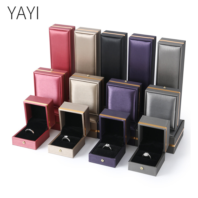 皮革批发绒布首饰盒戒指项链挂件珠宝饰品吊坠耳钉手镯盒礼物包装