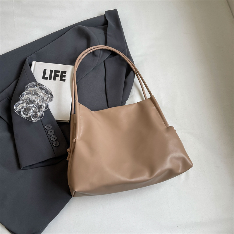 Primavera y verano bolsas populares de gran capacidad para mujeres 2024 nueva moda bolsas de hombro axilar de alta calidad bolsas de viaje