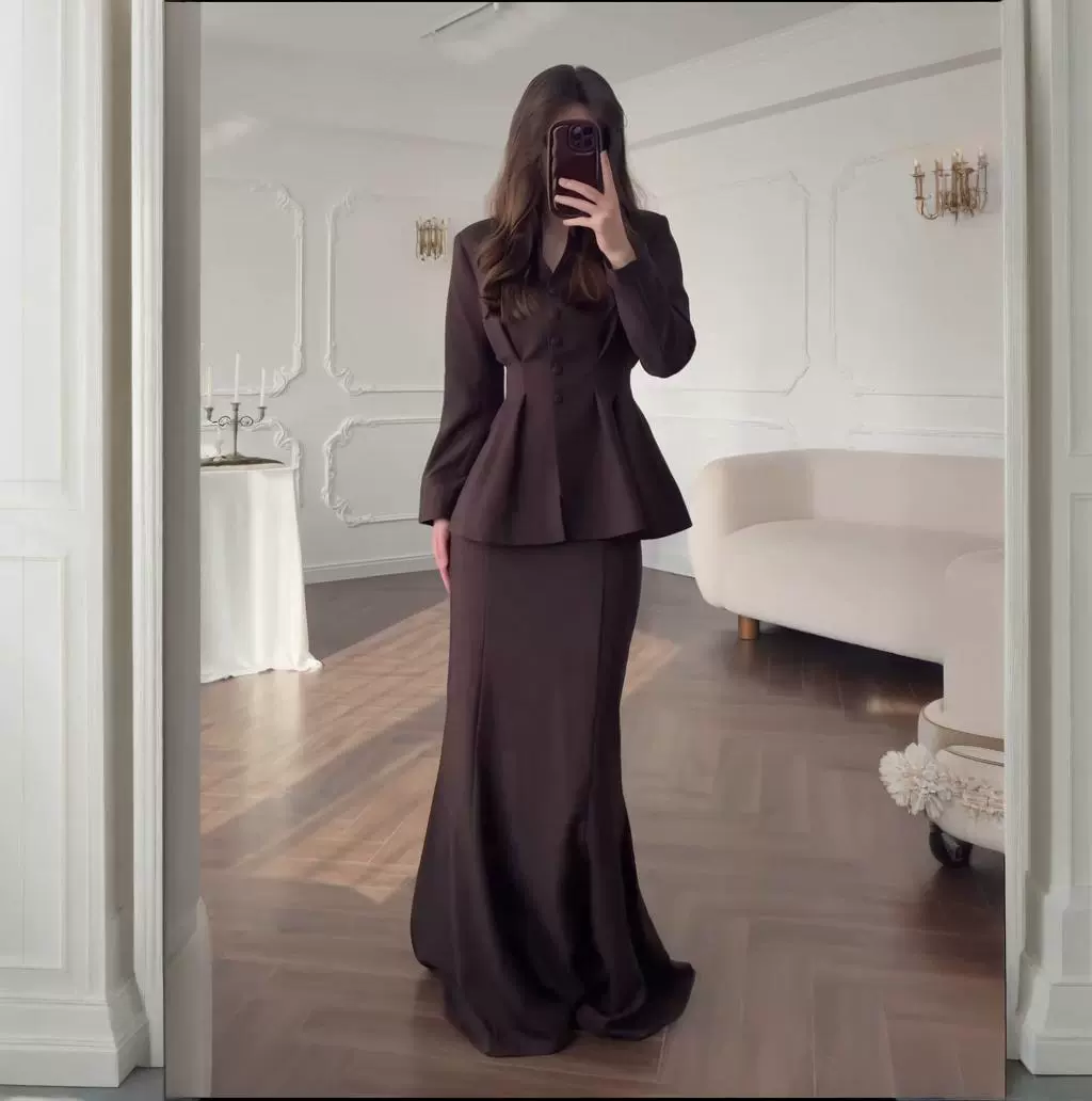 В наличии 2025 осень-зима новые европейские и американские товары для трансграничной торговли, элегантный кардиган slim-fit с длинным рукавом и свободная юбка в комплекте